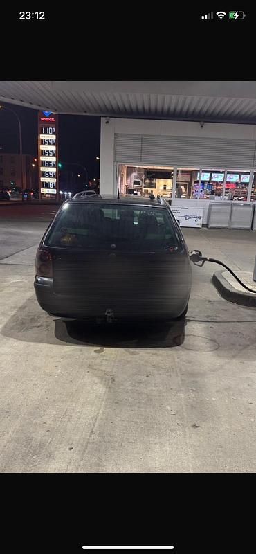 Schwarz Gebraucht 2003 VW Passat Kombi | 600 € (Superpreis) - Bild 1/3