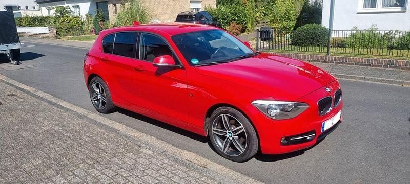 Rot Gebraucht 2011 BMW 116 Sport Line Kleinwagen | 8.200 € (Fairer Preis) - Bild 1/4