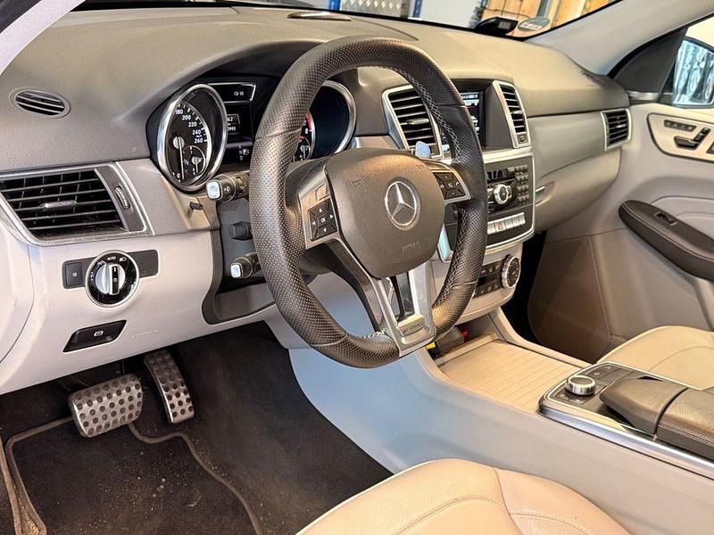 Gebraucht Mercedes ML350 306 PS (225 kW) 2012 Blau SUV