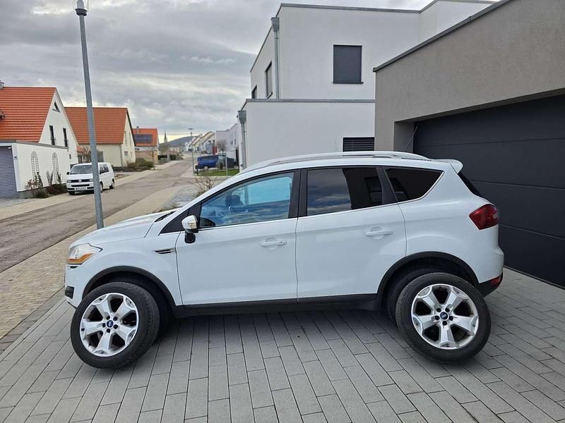 Gebraucht Ford Kuga Titanium 136 PS (100 kW) 2010 Weiß SUV