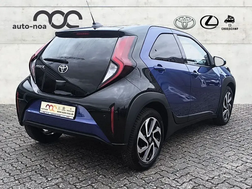 Gebraucht Toyota Aygo X Pulse 72 PS (52 kW) 2024 Juniper blue (8y8)/ black mica SUV