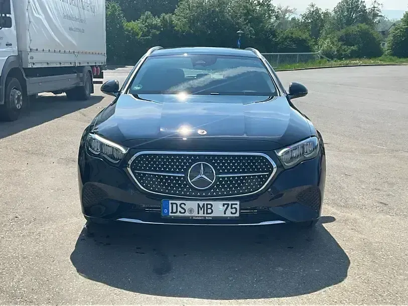 Gebraucht Mercedes E220 Avantgarde 197 PS (144 kW) 2026 Schwarz