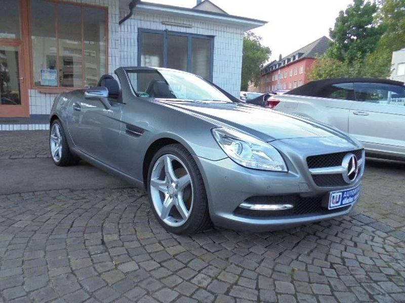 Grau Gebraucht 2013 Mercedes SLK200 AMG Cabrio | 19.980 € (Fairer Preis) - Bild 1/4