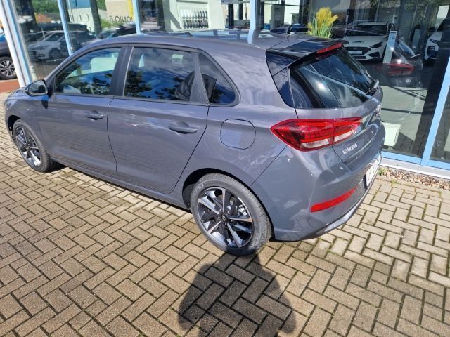 Neu Hyundai i30 Advantage 101 PS (74 kW) 2025 Grau Limousine