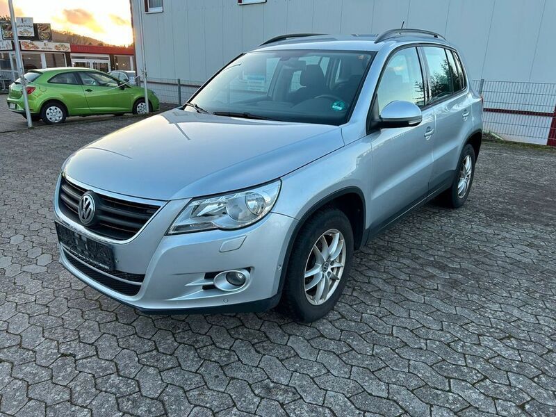 Reflexsilber metallic Gebraucht 2008 VW Tiguan Trendline SUV | 7.590 € (Etwas zu teuer) - Bild 1/4