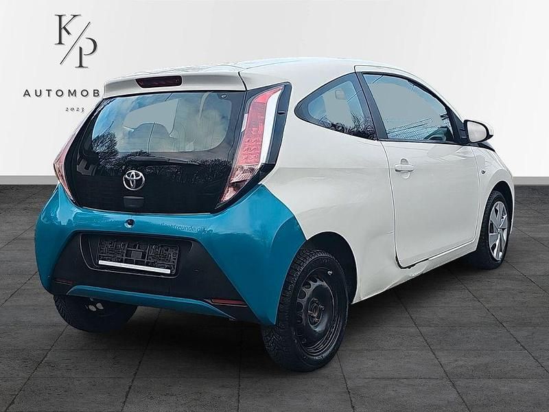 Gebraucht Toyota Aygo Business Edition 69 PS (50 kW) 2015 Weiß Kleinwagen