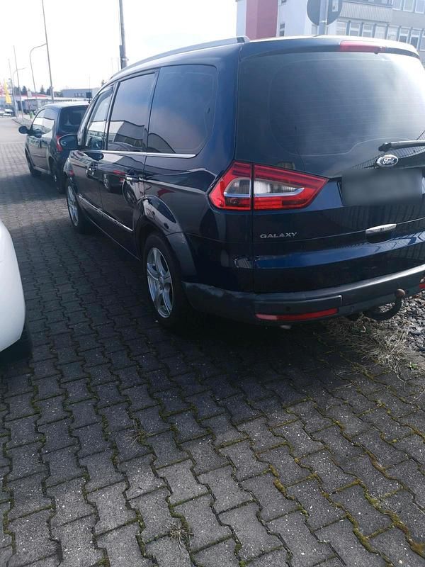 Gebraucht VW Touran 140 PS (102 kW) 2010 Blau Van / Kleinbus