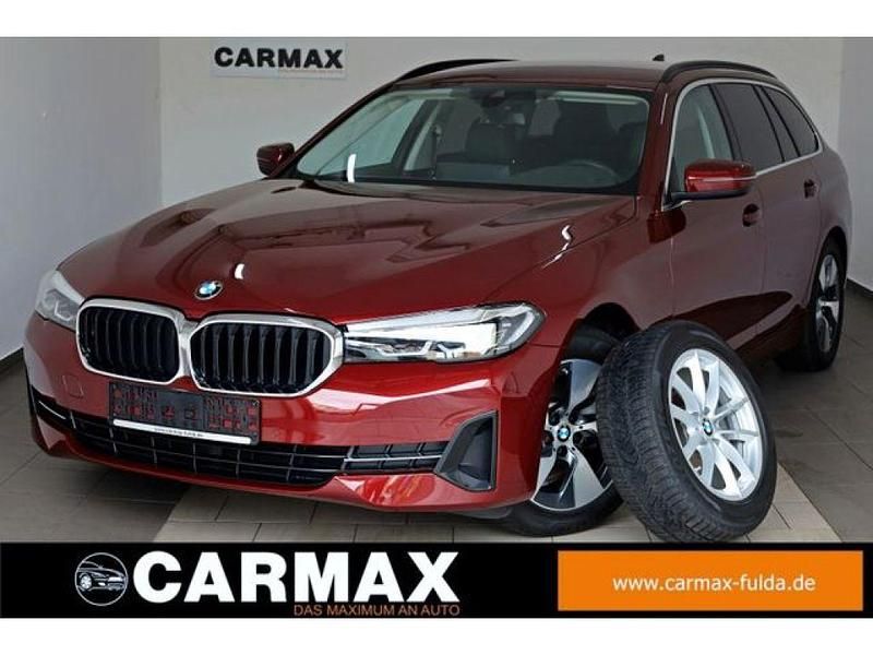 Aventurinrot Gebraucht 2023 BMW 520 Sport Line Kombi | 33.200 € (Superpreis) - Bild 1/4