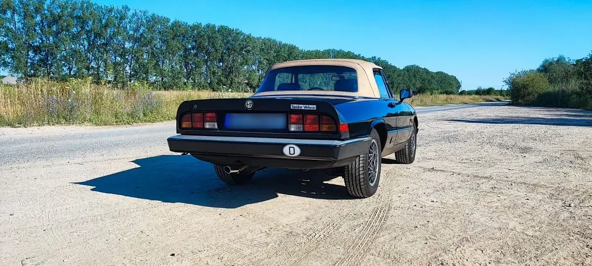 Gebraucht Alfa Romeo Spider 126 PS (92 kW) 1985 Schwarz Cabrio