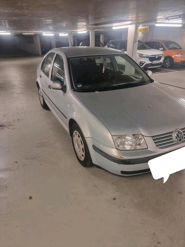 Silber Gebraucht 2000 VW Bora Limousine | 1.499 € (Fairer Preis) - Bild 1/4