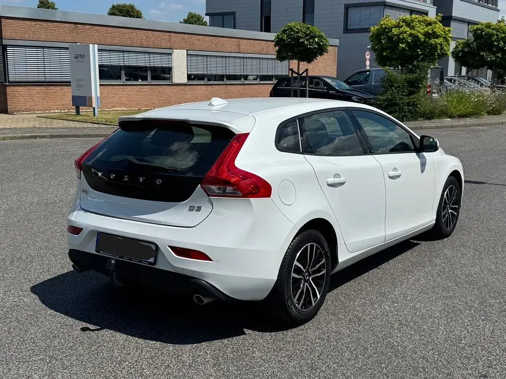Gebraucht Volvo V40 150 PS (110 kW) 2018 Weiß Limousine