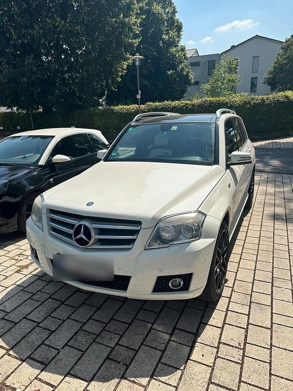 Weiß Gebraucht 2009 Mercedes GLK320 Edition 1 SUV | 10.500 € (Fairer Preis) - Bild 1/4