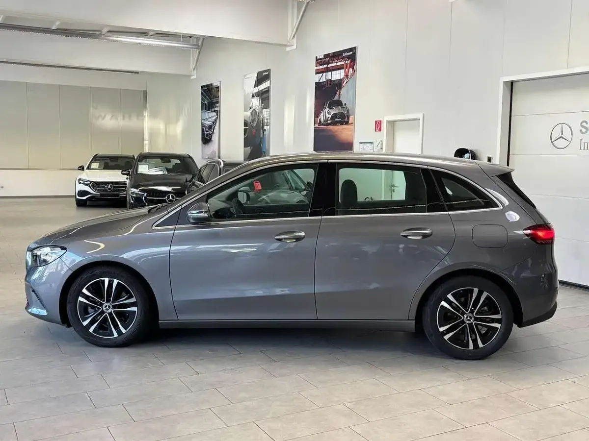 Gebraucht Mercedes B200 Progressive 163 PS (119 kW) 2024 Grau Kleinwagen
