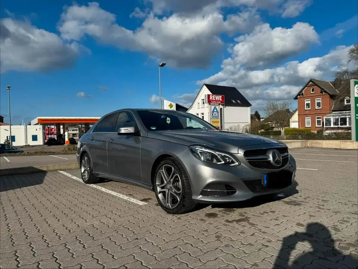 Gebraucht Mercedes E220 170 PS (125 kW) 2014 Grau Limousine
