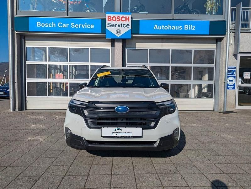 Neu Subaru Forester Exclusive+ 136 PS (100 kW) 2025 Crystal white perleffekt SUV