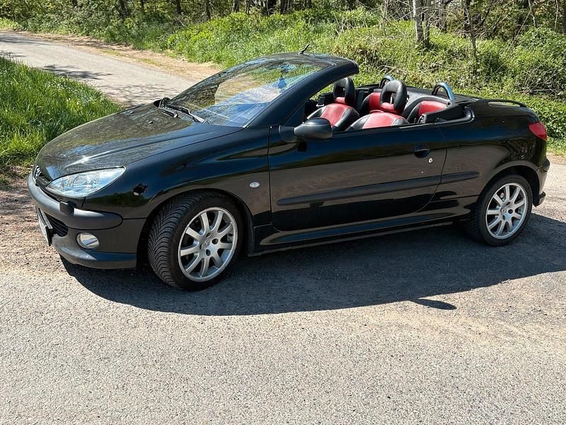 Schwarz Gebraucht 2002 Peugeot 206 Cabrio | 1.550 € - Bild 1/4