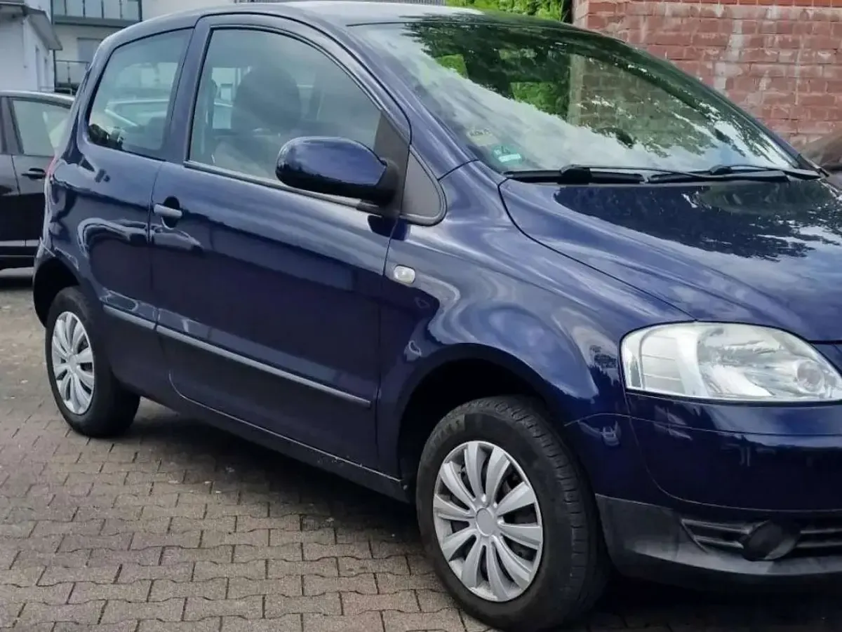 Gebraucht VW Fox Basis 54 PS (39 kW) 2007 Indigoblau perleffekt Kleinwagen