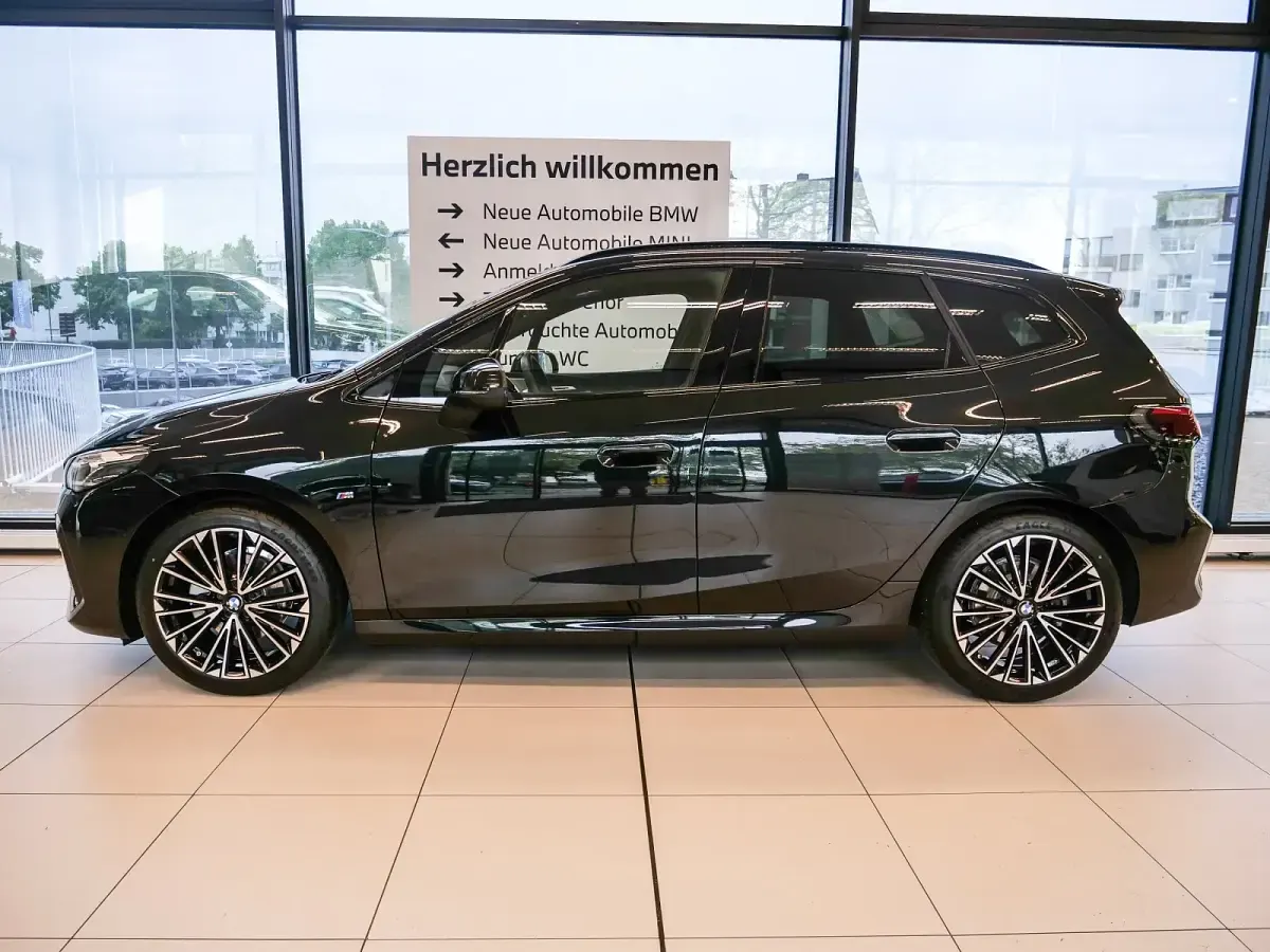 Gebraucht BMW 220 M Sport 170 PS (125 kW) 2025 Schwarz Van / Kleinbus