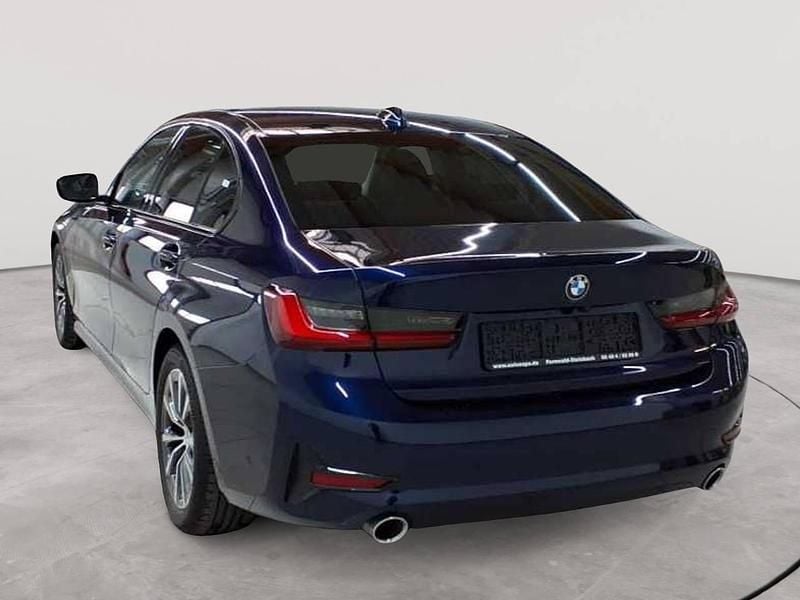 Gebraucht BMW 330 Sport Line 258 PS (189 kW) 2021 Tansanitblau ii metallic Limousine