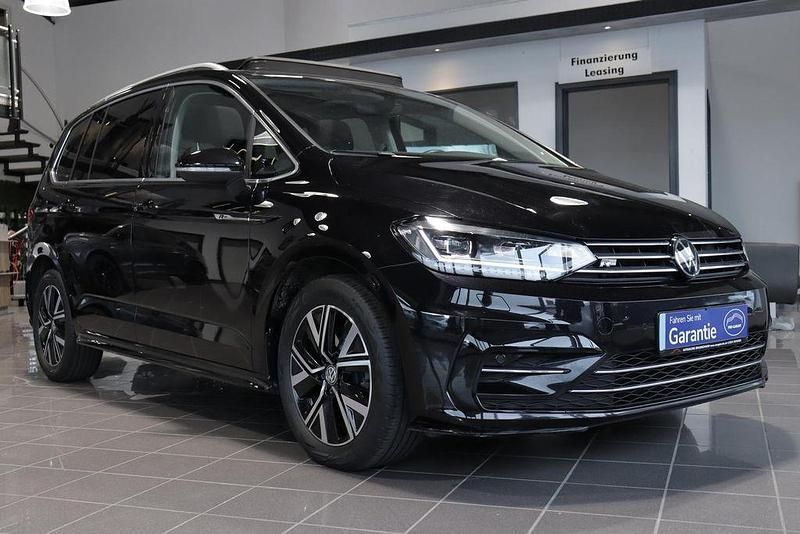 Gebraucht VW Touran Highline 150 PS (110 kW) 2022 Schwarz Van / Kleinbus