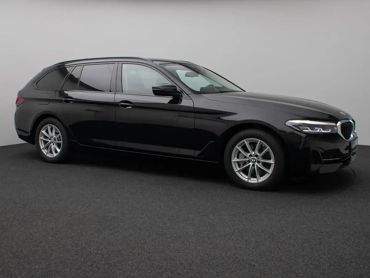 Gebraucht BMW 530 Sport Line 245 PS (180 kW) 2023 Schwarz 2668schwarz Limousine