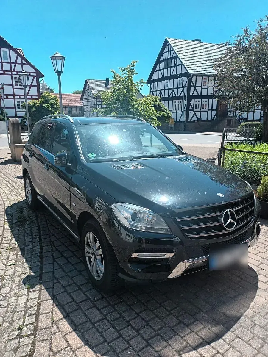 Gebraucht Mercedes ML250 204 PS (150 kW) 2011 Schwarz SUV