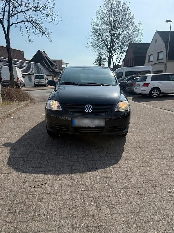 Gebraucht VW Fox 54 PS (39 kW) 2009 Schwarz Kleinwagen