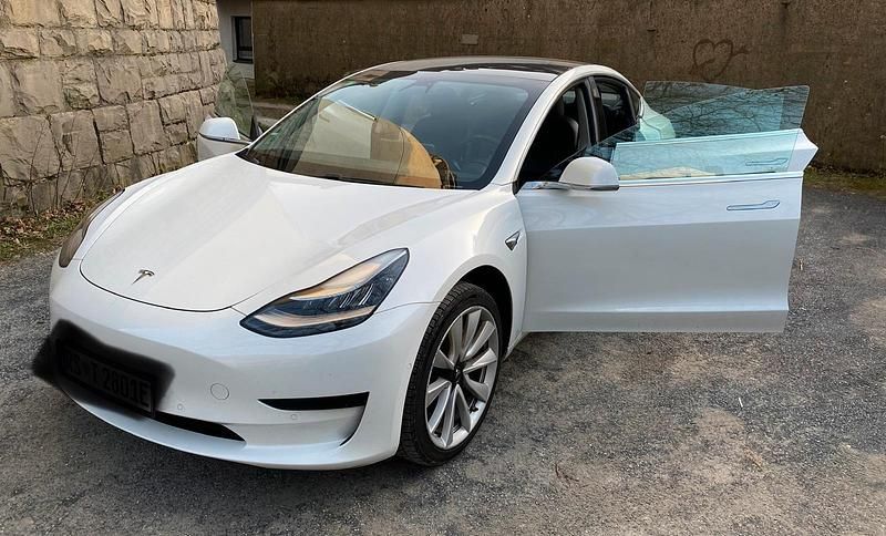 Gebraucht Tesla Model 3 235 kW (320 PS) 2019 Weiß Limousine