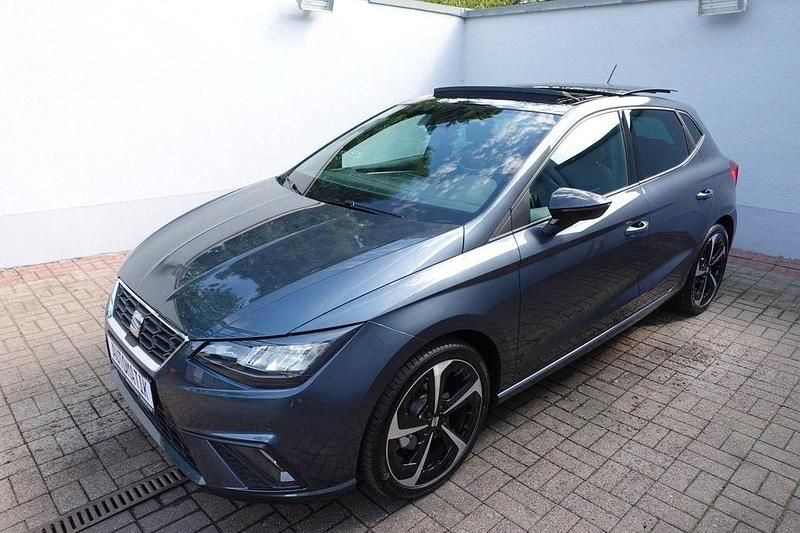 Grau Gebraucht 2025 Seat Ibiza FR Limousine | 25.990 € (Etwas zu teuer) - Bild 1/4