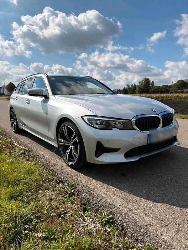 Silber Gebraucht 2020 BMW 318 Kombi | 19.211 € (Guter Preis) - Bild 1/4