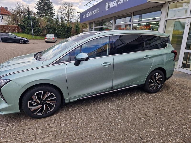 Neu DFSK Forthing 4 177 PS (130 kW) 2026 Grün SUV