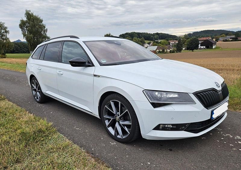 Weiß Gebraucht 2018 Skoda Superb SportLine Kombi | 19.600 € (Guter Preis) - Bild 1/4