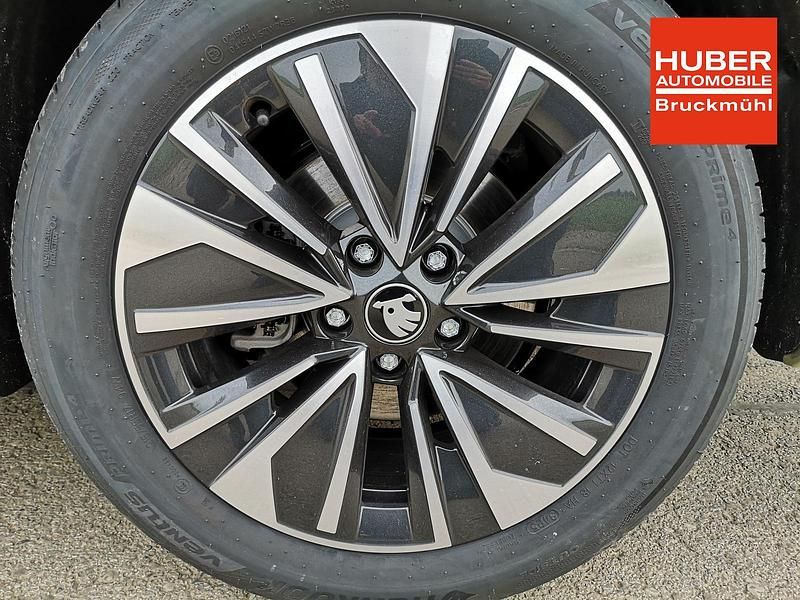 Neu Skoda Superb Selection 193 PS (141 kW) 2025 Ice tea yellow metallic Kombi