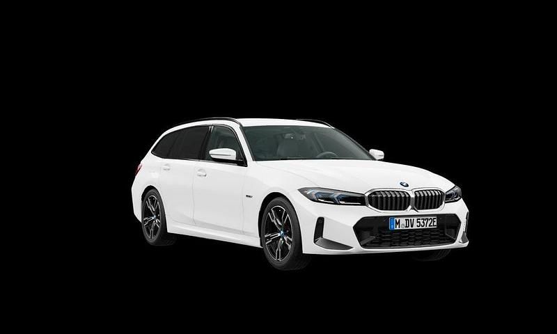 Weiß Gebraucht 2022 BMW 330 M Sport Limousine | 34.990 € - Bild 1/2