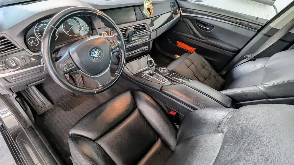 Gebraucht BMW 530 Performance 245 PS (180 kW) 2011 Grau Limousine