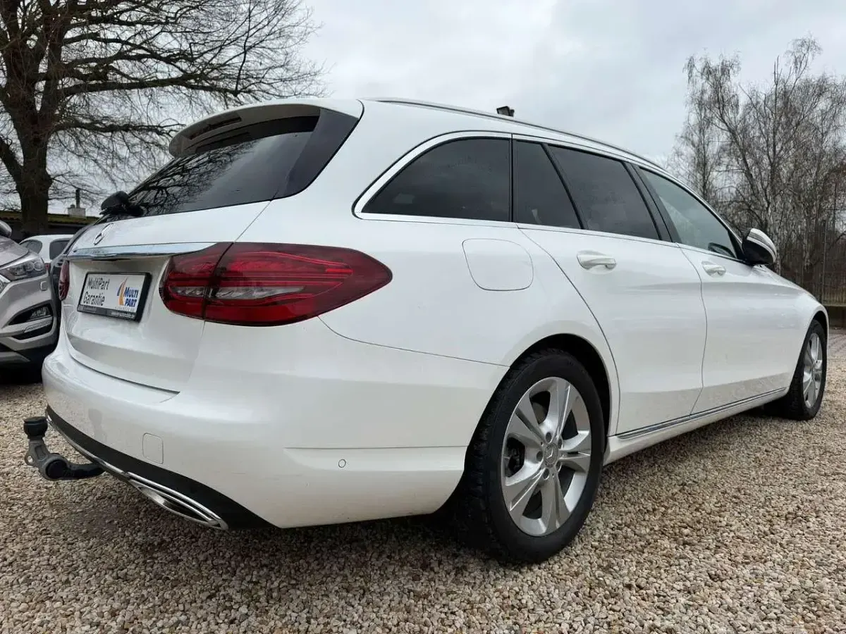 Gebraucht Mercedes C300 258 PS (189 kW) 2019 Weiß Kombi
