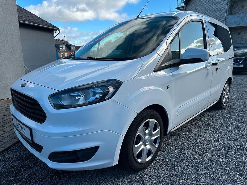 Gebraucht Ford Tourneo Courier Trend 95 PS (69 kW) 2017 Weiß Van / Kleinbus