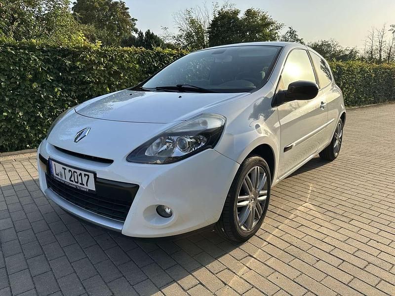 Gebraucht 2011 Renault Clio II Night&Day Limousine | 3.450 € (Fairer Preis) - Bild 1/4