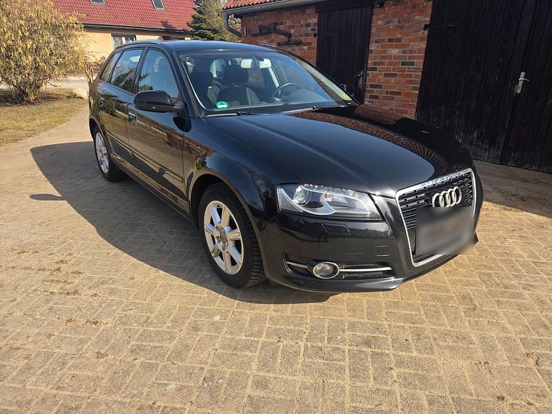 Gebraucht Audi A3 Sportback 140 PS (102 kW) 2011 Schwarz Kleinwagen