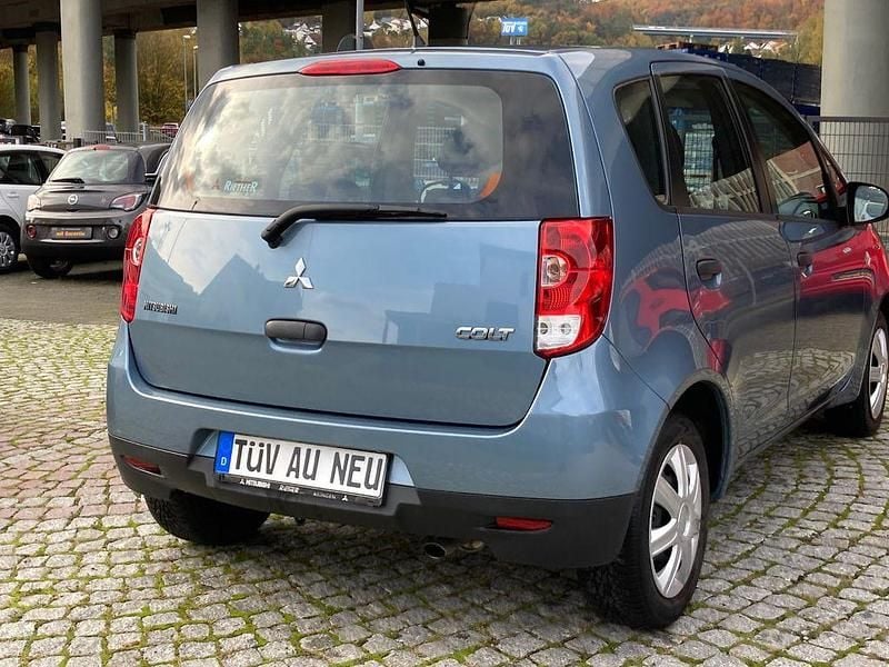 Gebraucht Mitsubishi Colt 95 PS (69 kW) 2010 Blau Kleinwagen