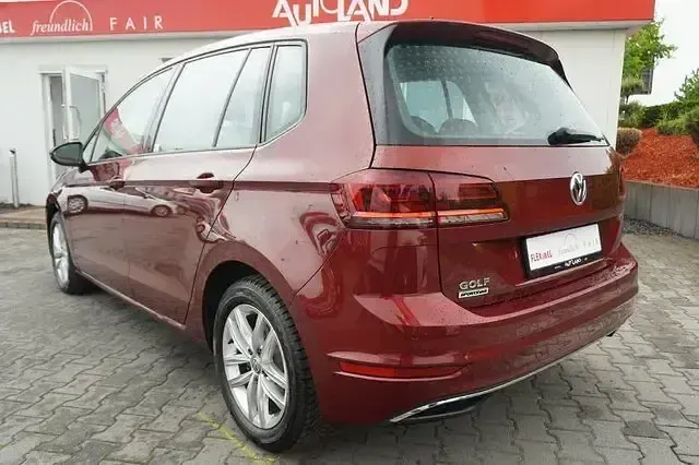 Używany VW Golf 131 KM (96 kW) 2020 Czerwony Minivan