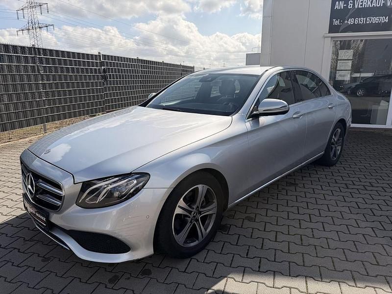 Gebraucht Mercedes E220 194 PS (142 kW) 2019 Silber Limousine