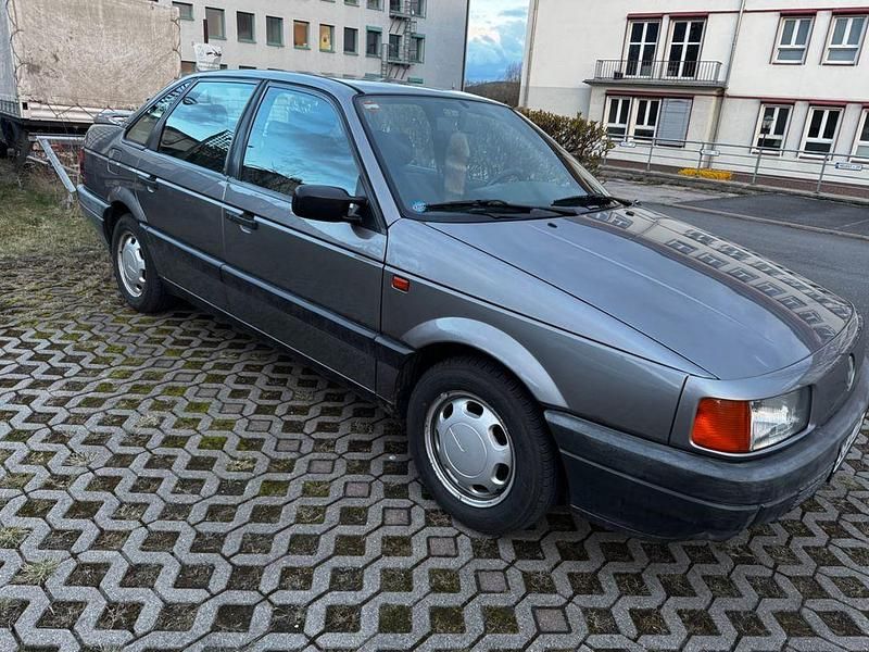 Gebraucht VW Passat 90 PS (66 kW) 1992 Grau Limousine