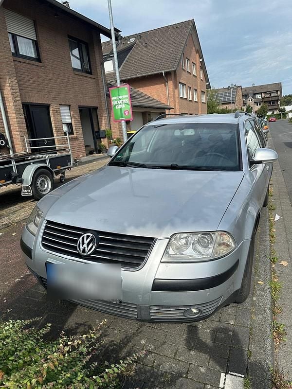 Silber Gebraucht 2004 VW Passat Kombi | 899 € (Superpreis) - Bild 1/4