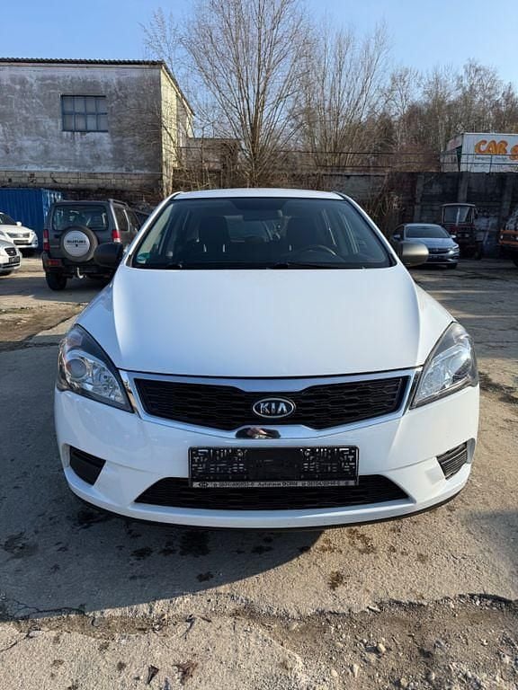 Gebraucht Kia Ceed 90 PS (66 kW) 2010 Weiß Kleinwagen