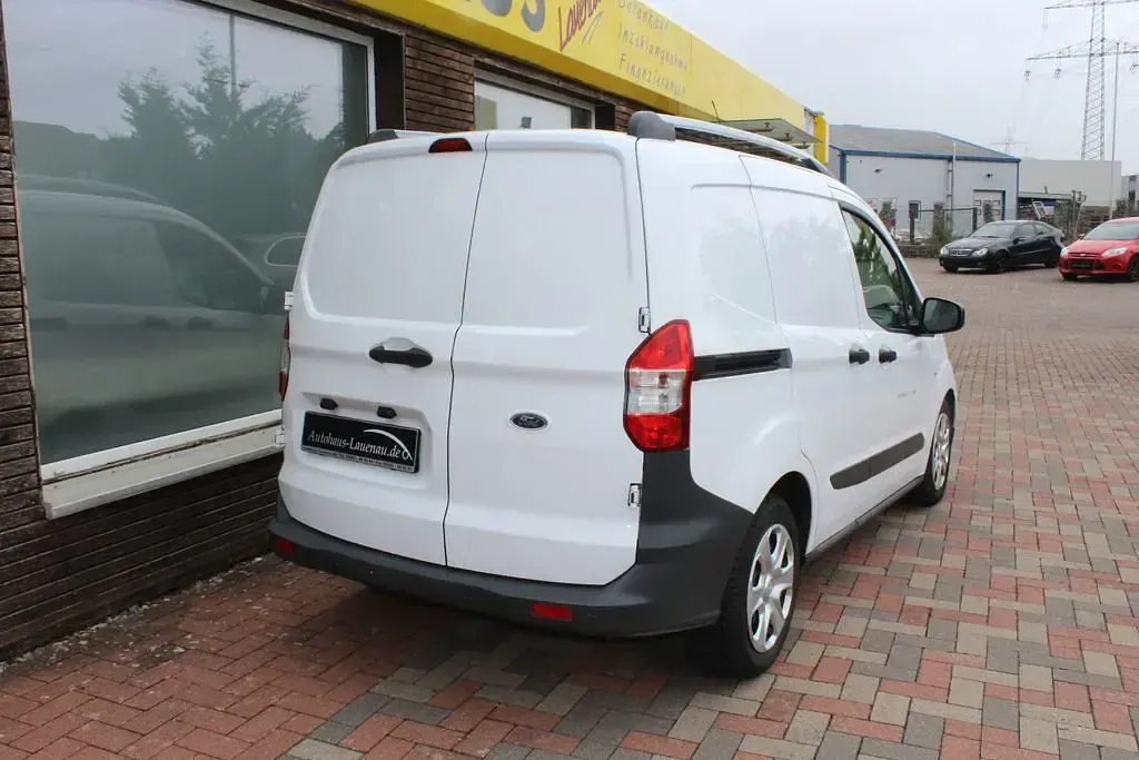 Gebraucht Ford Transit Courier 75 PS (55 kW) 2020 Weiß Van