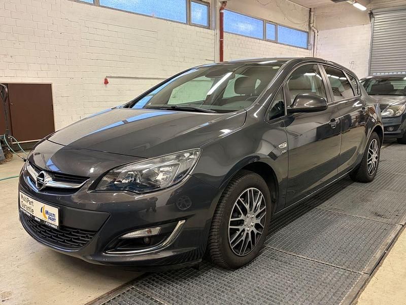 Grau Gebraucht 2013 Opel Astra Active Limousine | 6.900 € (Etwas zu teuer) - Bild 1/4