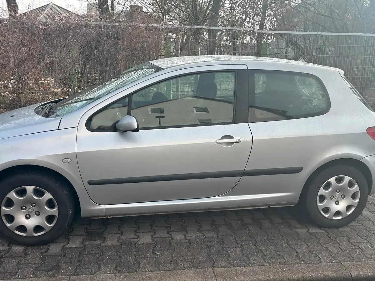 Gebraucht Peugeot 307 88 PS (64 kW) 2004 Silber Limousine