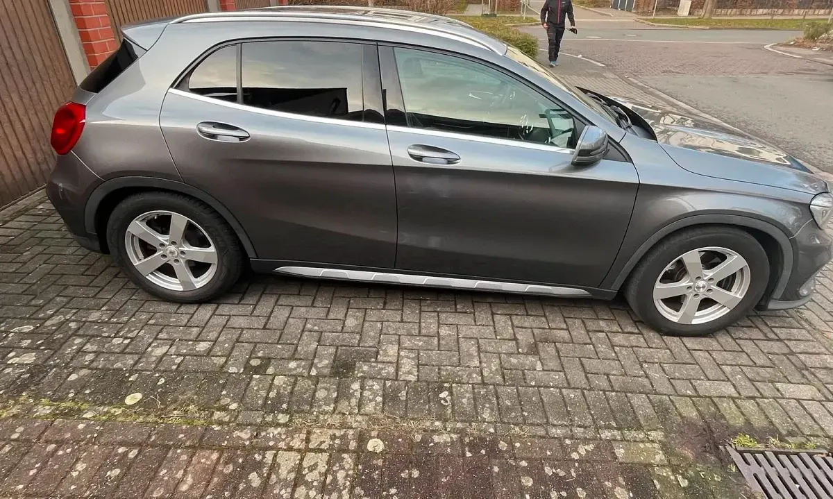 Gebraucht Mercedes GLA220 AMG line 170 PS (125 kW) 2014 Grau SUV