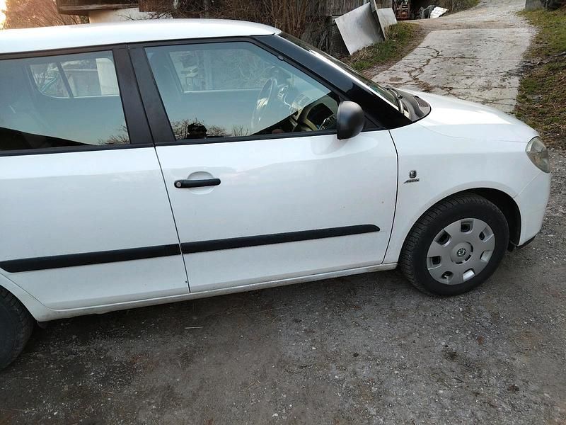 Gebraucht Skoda Fabia 60 PS (44 kW) 2009 Weiß Kleinwagen